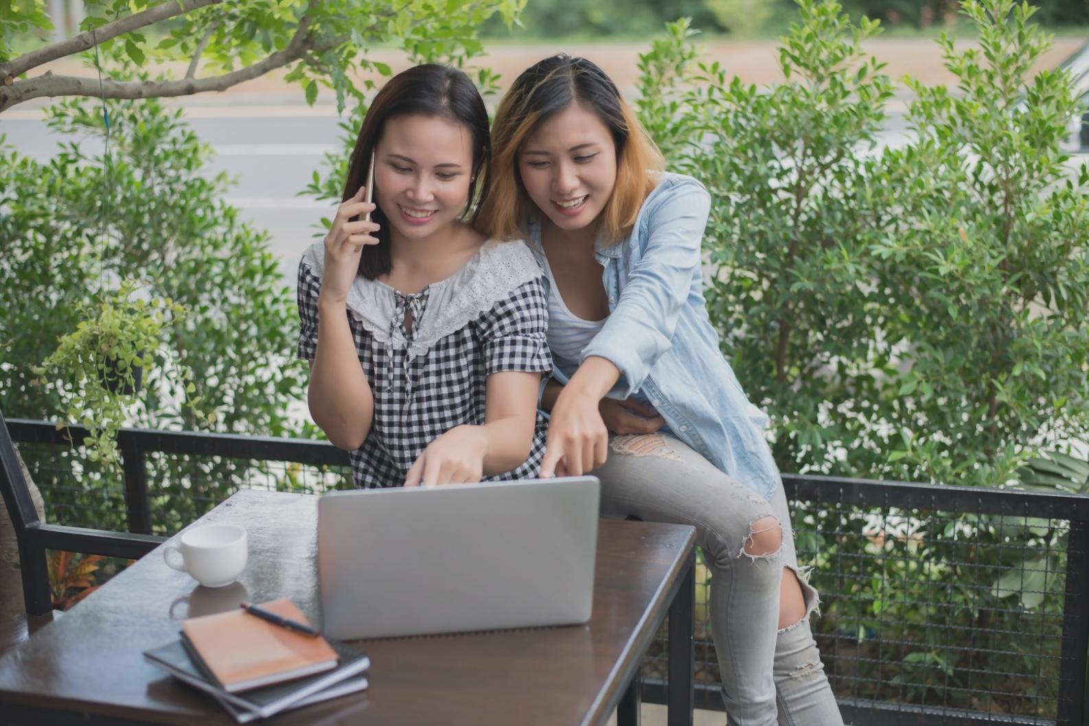 Side-by-side comparison of optimised versus unoptimised app performance